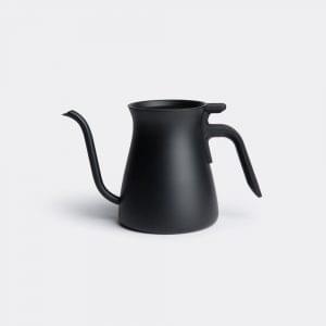 Teapot with black tea
